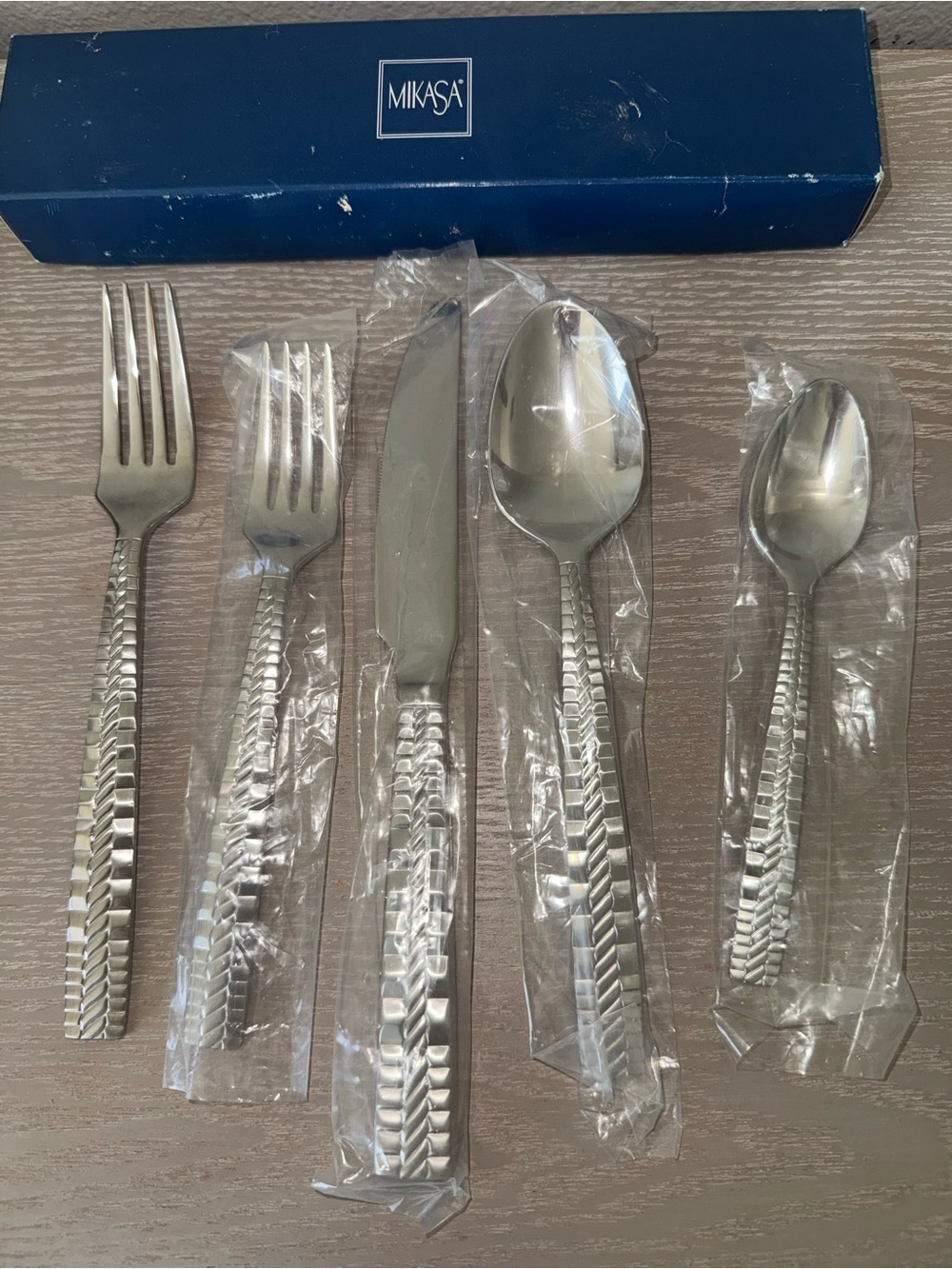 mikasa vibration stainless steel 18/8,  5-Pc. Place Setting